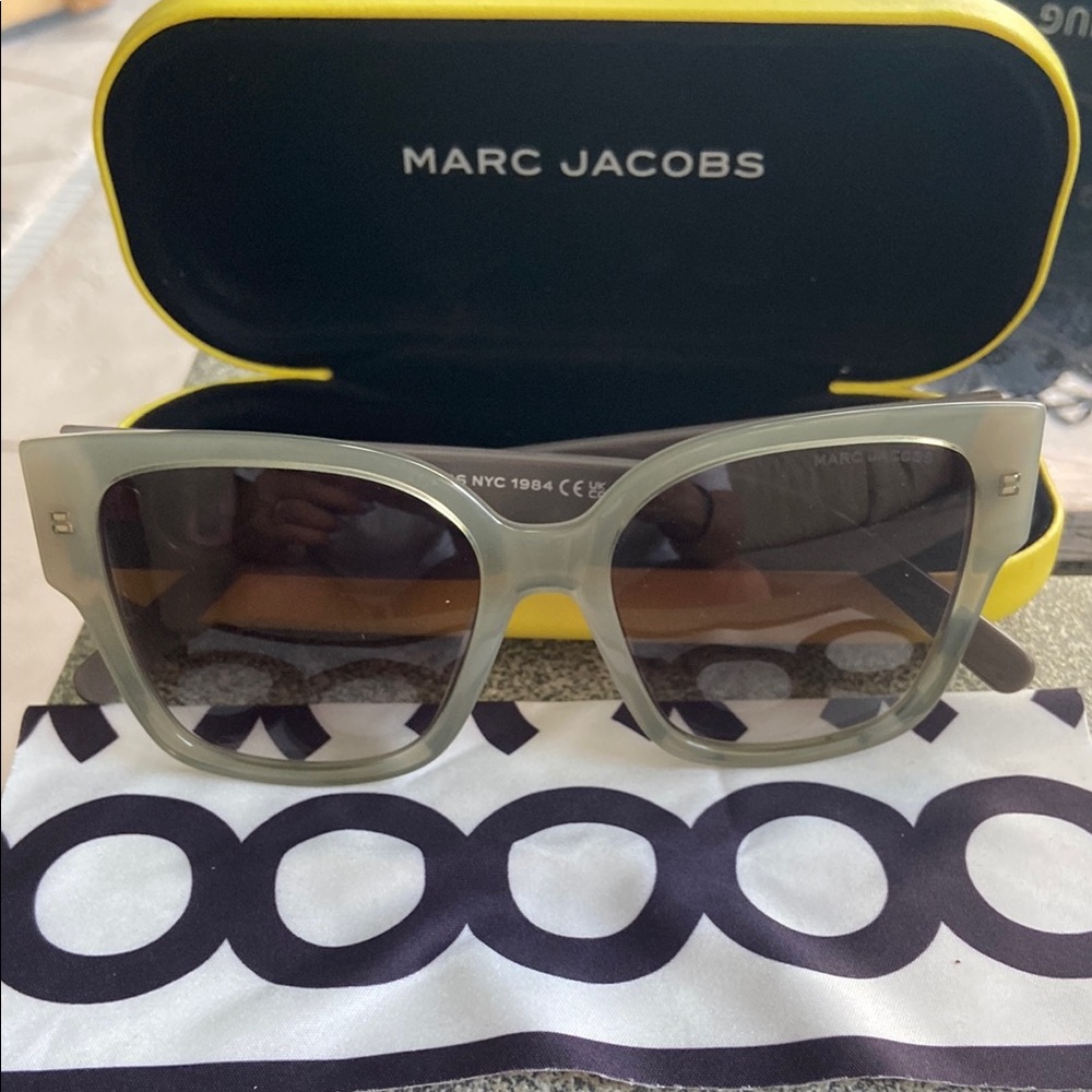 Marc Jacobs Gray Sunglasses NWT never worn dust cloth and box